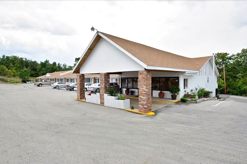 Village Inn Of Hardy Екстер'єр фото