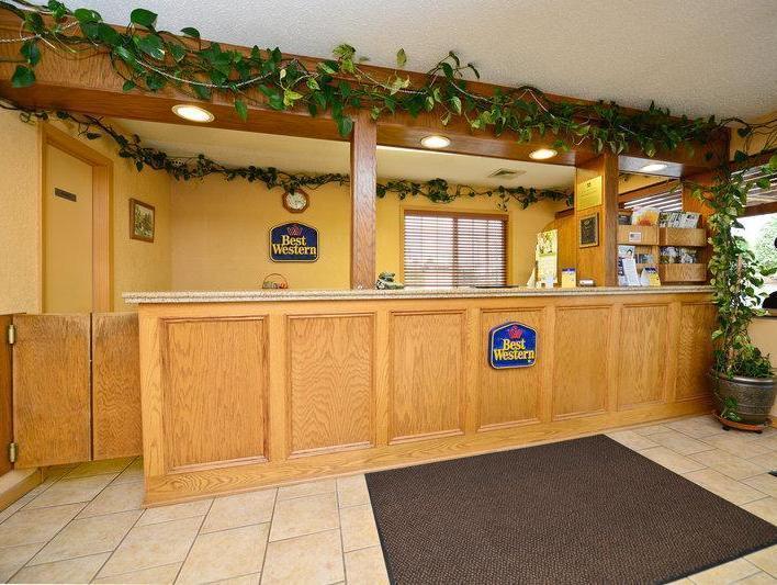 Village Inn Of Hardy Екстер'єр фото