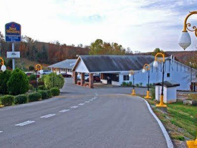 Village Inn Of Hardy Екстер'єр фото